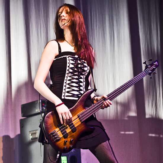 Lady on Bass: Aurora Steffens