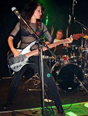 Bass Professor 4/2010, Lady on Bass: Mia Croysh Bass Professor 4/2010, Lady on Bass: Mia Croysh