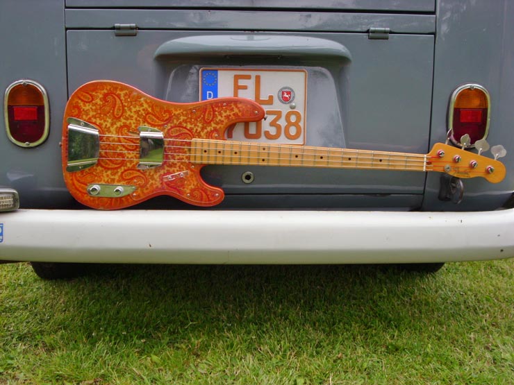 Bass Professor 2/2013 - Bass Museum: Fender Telecaster Bass 1968 in Pink Paisley