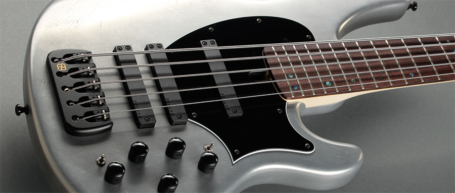 Bass Professor 1/2014, Test: CLOVER Avenger.5 Custom