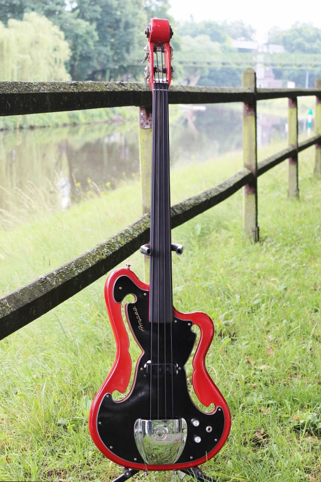 Bass Professor 4/2015. BassMuseum: Ampeg Scroll Head AMUB 1 Fretless von 1968