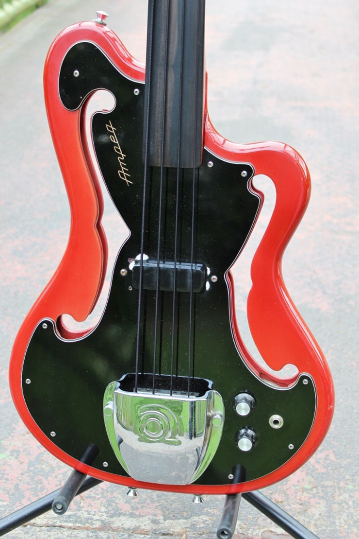 Bass Professor 4/2015. BassMuseum: Ampeg Scroll Head AMUB 1 Fretless von 1968