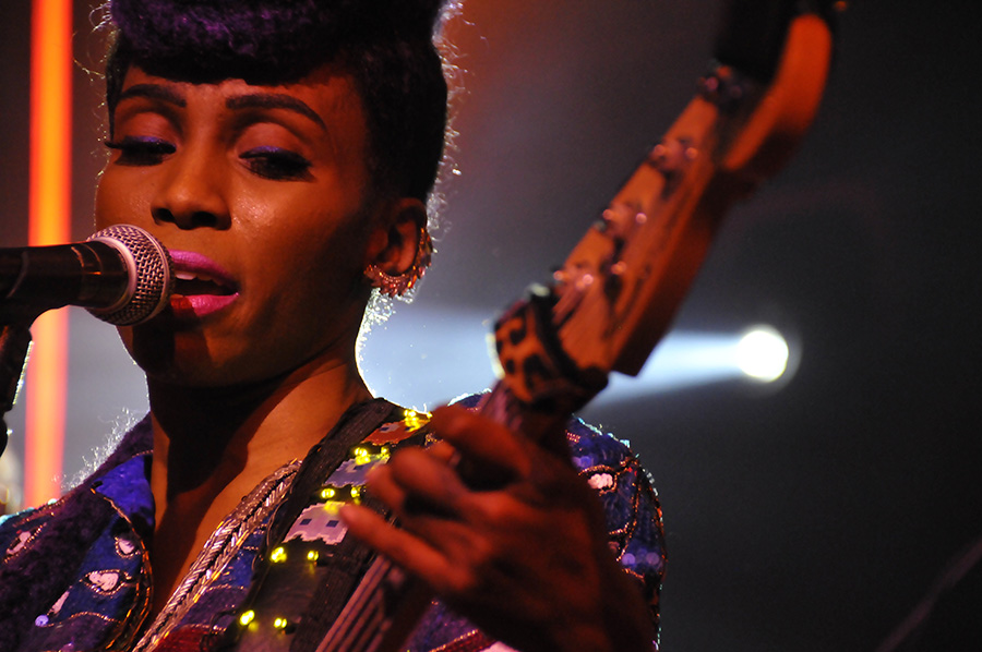 Bass Professor 4/2015, Story: Nik West Bass Professor 4/2015, Story: Nik West