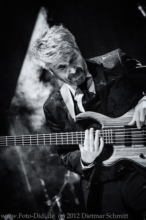 Bass Professor 5/2015, Story: Andreas Düro Bass Professor 5/2015, Story: Andreas Düro