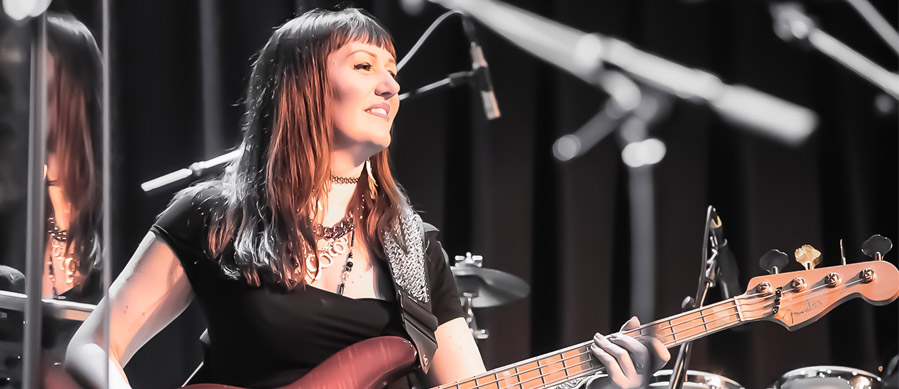 Bass Professor 5/2015, Story: L`dia on bass
