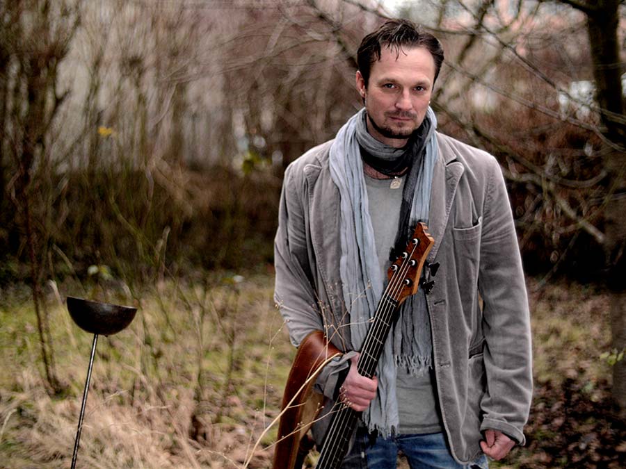 Bass Professor 2/2016, Story: Samy Saemann