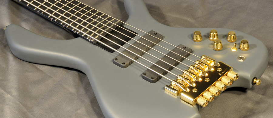 Bass Professor 2/2016, Test: Bogart Blackstone VI Headless