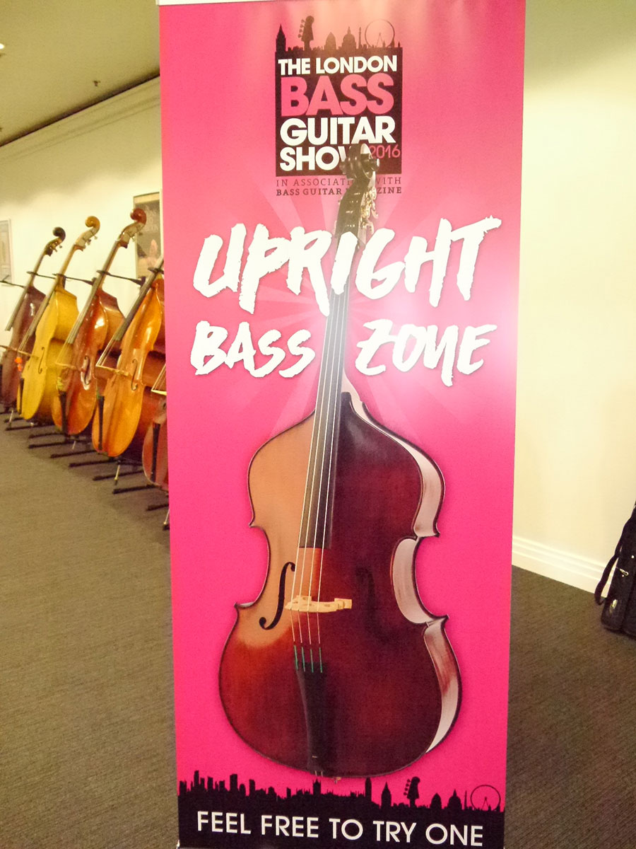 Nett gemacht! Gänzlich ohne Verstärker kam die „Upright Zone“ aus – hier kamen die Kontrabassisten auf ihre Kosten und konnten diese in aller Ruhe ausprobieren.