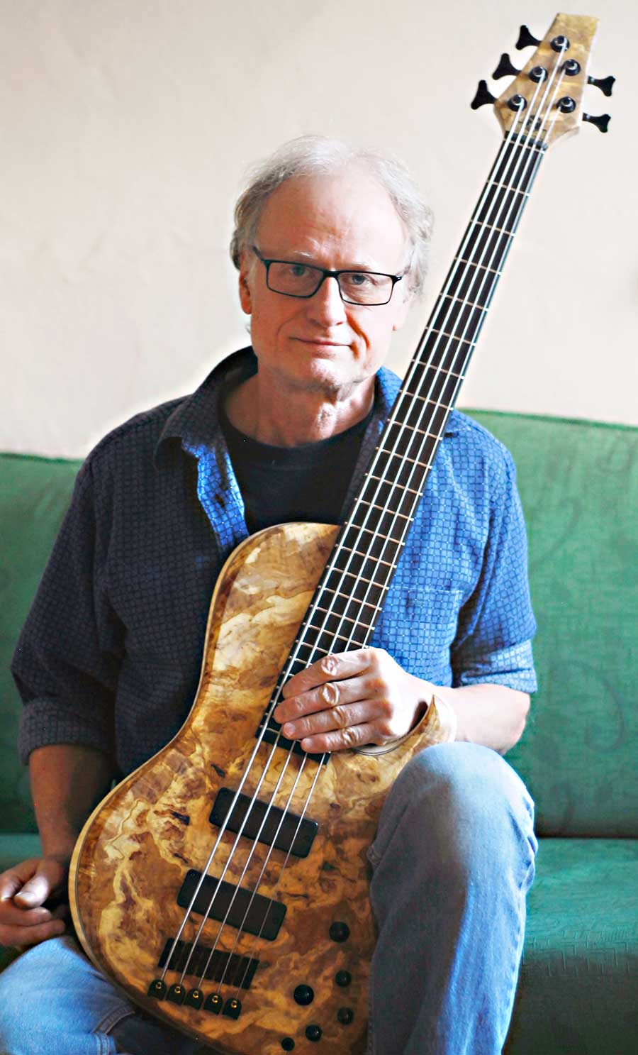 Bass Professor 3/2016, Bassbauer im Gespräch: Siggi Jäger Bass Professor 3/2016, Bassbauer im Gespräch: Siggi Jäger
