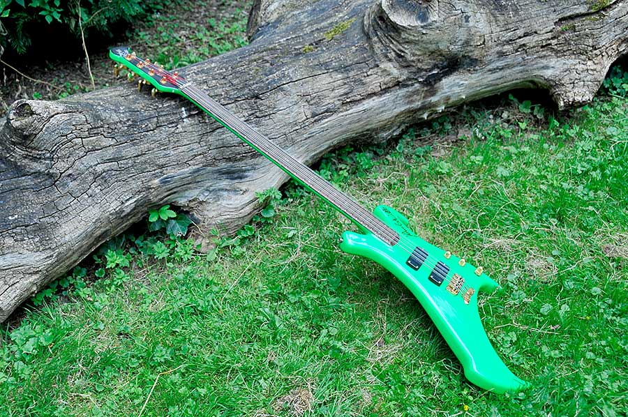 Bass Special: Warwick Buzzard John Entwistle. Bass Professor 4/2016, Ausgabe 86, Jens Ritter Story. Bass Museum Mighty Mite, Jolana, Warwick buzzard, Hellmut Hattler, Juergen Attig, Ritter Bass, Fender Elite, Fender Flea Jazz BAss, Galli, Lehle Mono, Musicman Caprice, Ritter Diamond BAss, Swarovski Bass Special: Warwick Buzzard John Entwistle. Bass Professor 4/2016, Ausgabe 86, Jens Ritter Story. Bass Museum Mighty Mite, Jolana, Warwick buzzard, Hellmut Hattler, Juergen Attig, Ritter Bass, Fender Elite, Fender Flea Jazz BAss, Galli, Lehle Mono, Musicman Caprice, Ritter Diamond BAss, Swarovski