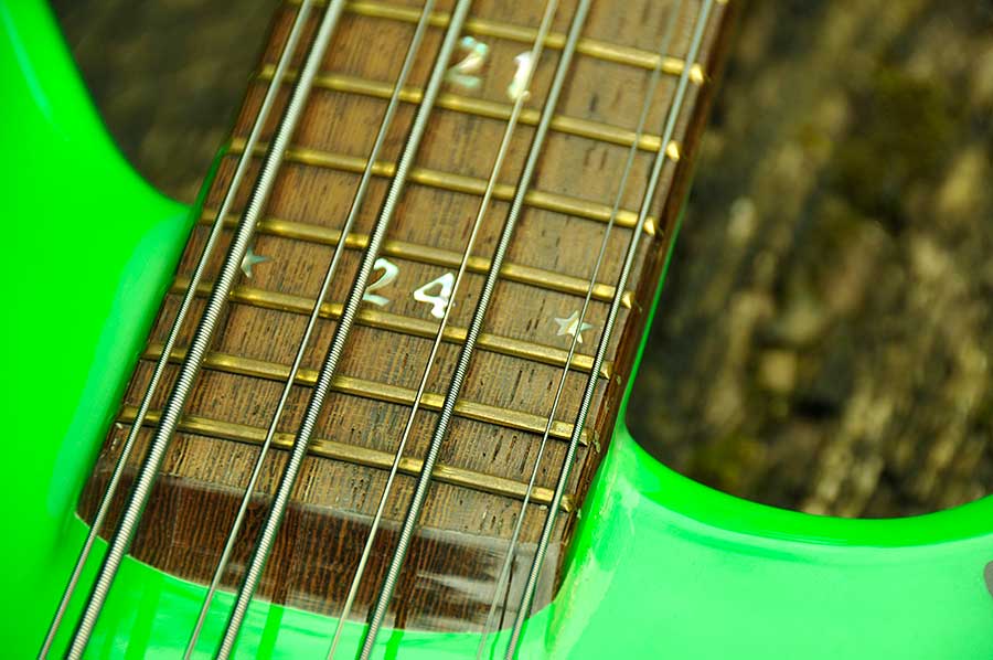 Bass Special: Warwick Buzzard John Entwistle. Bass Professor 4/2016, Ausgabe 86, Jens Ritter Story. Bass Museum Mighty Mite, Jolana, Warwick buzzard, Hellmut Hattler, Juergen Attig, Ritter Bass, Fender Elite, Fender Flea Jazz BAss, Galli, Lehle Mono, Musicman Caprice, Ritter Diamond BAss, Swarovski Bass Special: Warwick Buzzard John Entwistle. Bass Professor 4/2016, Ausgabe 86, Jens Ritter Story. Bass Museum Mighty Mite, Jolana, Warwick buzzard, Hellmut Hattler, Juergen Attig, Ritter Bass, Fender Elite, Fender Flea Jazz BAss, Galli, Lehle Mono, Musicman Caprice, Ritter Diamond BAss, Swarovski