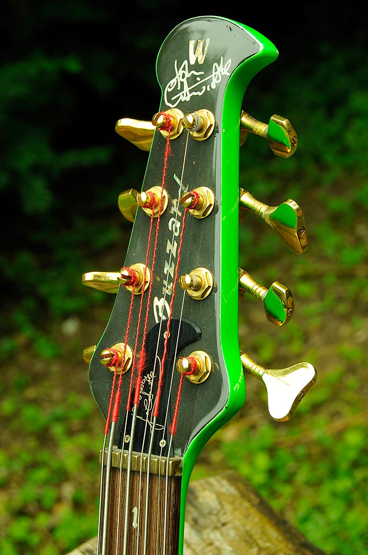 Bass Special: Warwick Buzzard John Entwistle. Bass Professor 4/2016, Ausgabe 86, Jens Ritter Story. Bass Museum Mighty Mite, Jolana, Warwick buzzard, Hellmut Hattler, Juergen Attig, Ritter Bass, Fender Elite, Fender Flea Jazz BAss, Galli, Lehle Mono, Musicman Caprice, Ritter Diamond BAss, Swarovski Bass Special: Warwick Buzzard John Entwistle. Bass Professor 4/2016, Ausgabe 86, Jens Ritter Story. Bass Museum Mighty Mite, Jolana, Warwick buzzard, Hellmut Hattler, Juergen Attig, Ritter Bass, Fender Elite, Fender Flea Jazz BAss, Galli, Lehle Mono, Musicman Caprice, Ritter Diamond BAss, Swarovski