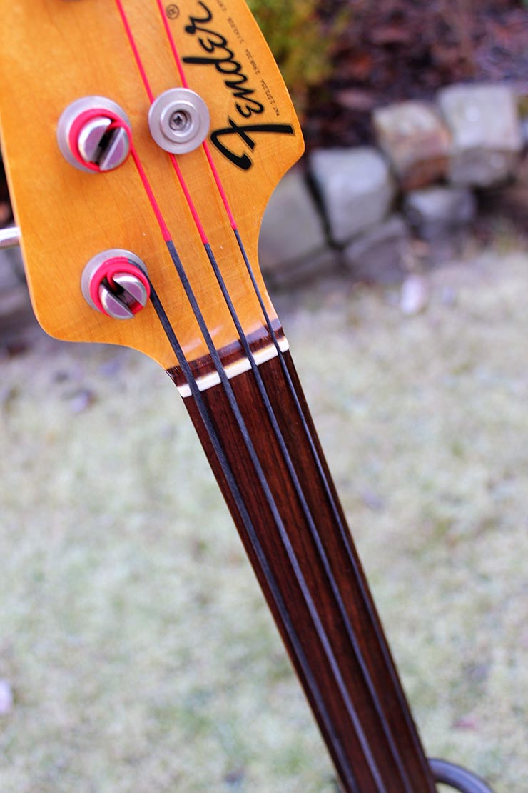 Bass Professor 5/2016, Ausgabe 87. BassMuseum: Fender Precision Bässe 1972 Olympic White Fretless und Bird´s Eye Maple Neck fretted Bass Professor 5/2016, Ausgabe 87. BassMuseum: Fender Precision Bässe 1972 Olympic White Fretless und Bird´s Eye Maple Neck fretted