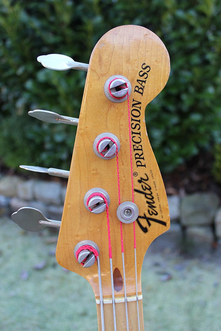 Bass Professor 5/2016, Ausgabe 87. BassMuseum: Fender Precision Bässe 1972 Olympic White Fretless und Bird´s Eye Maple Neck fretted Bass Professor 5/2016, Ausgabe 87. BassMuseum: Fender Precision Bässe 1972 Olympic White Fretless und Bird´s Eye Maple Neck fretted