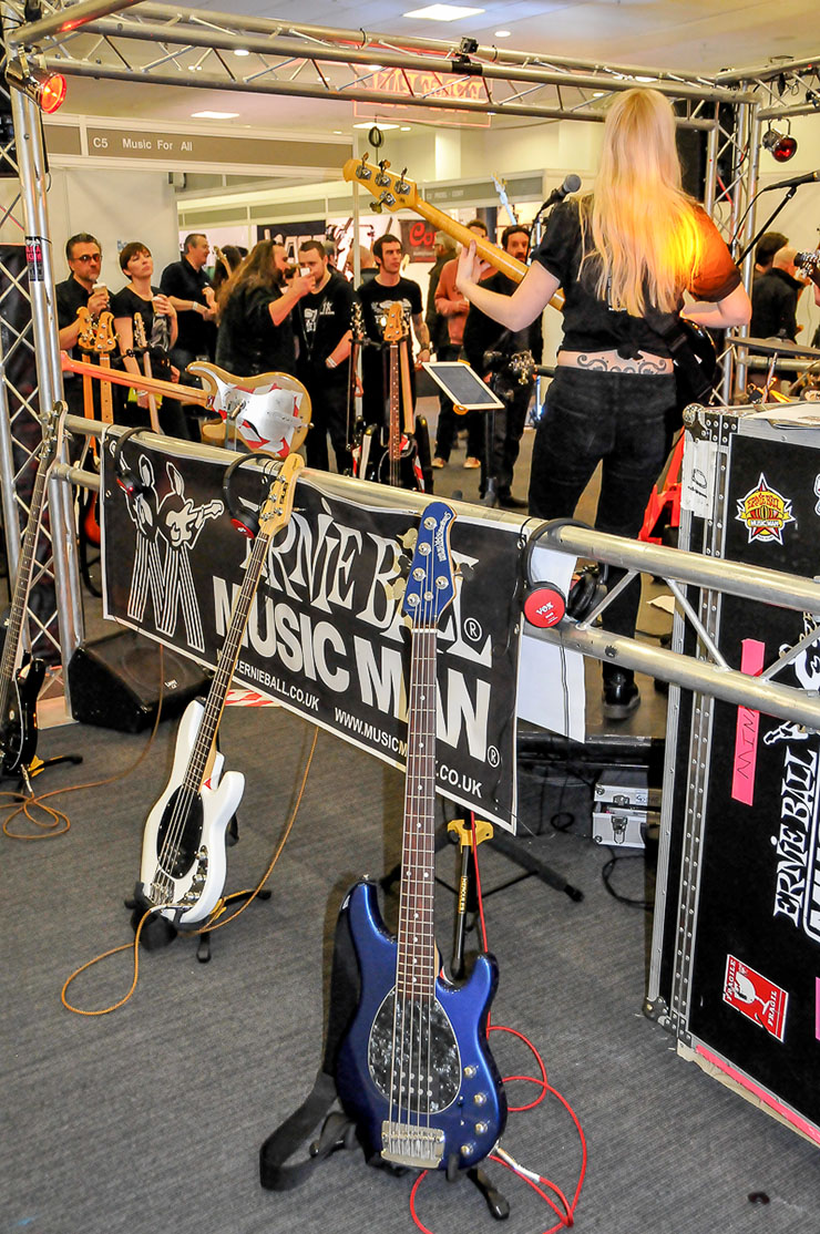Bass Professor 2/2017: The London Bass Guitar Show