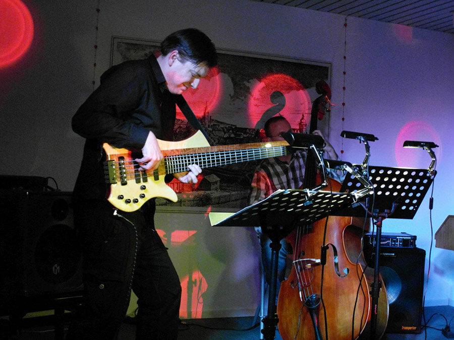 Bass Professor 1/2019, Ausgabe 97. Story: Ein Leben für den Fusion: Patric Siewert Bass Professor 1/2019, Ausgabe 97. Story: Ein Leben für den Fusion: Patric Siewert