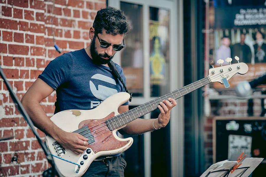 Professor 3/2019 - Ausgabe 99; Bass Professor; Roland Kaschube; Lexxi Foxx; Lisa Wulff; Oliver Lang; Achim Seifert; Bert Gerecht; Guitar Summit; Marleaux; BassMuseum; Wal JG Custom; Elyra Slapcool; Jozsi Lak; Selma 6 String Multiscale; RockBoard; Jens Gears; Rolf Sander