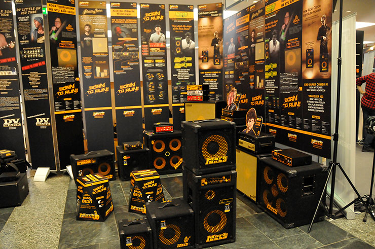 Bass Professor 3/2019 - Ausgabe 99; Bass Professor; Guitar Summit; Roland Kaschube; Lexxi Foxx; Lisa Wulff; Oliver Lang; Achim Seifert; Bert Gerecht; Guitar Summit; Marleaux; BassMuseum; Wal JG Custom; Elyra Slapcool; Jozsi Lak; Selma 6 String Multiscale; RockBoard; Jens Gears; Rolf Sander