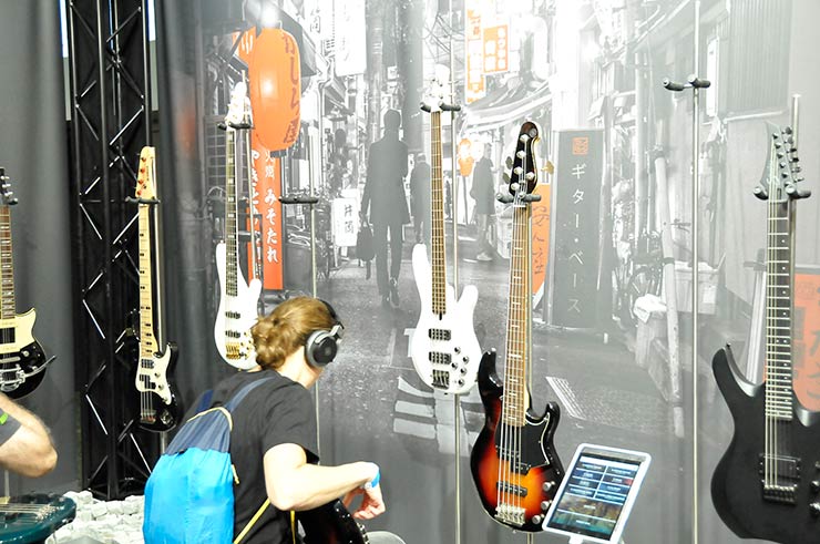 Bass Professor 3/2019 - Ausgabe 99; Bass Professor; Guitar Summit; Roland Kaschube; Lexxi Foxx; Lisa Wulff; Oliver Lang; Achim Seifert; Bert Gerecht; Guitar Summit; Marleaux; BassMuseum; Wal JG Custom; Elyra Slapcool; Jozsi Lak; Selma 6 String Multiscale; RockBoard; Jens Gears; Rolf Sander; Jens Ritter; Eyb; Alyra; Dingwall; Music Man; Yamaha;