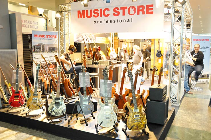 Bass Professor 3/2019 - Ausgabe 99; Bass Professor; Guitar Summit; Roland Kaschube; Lexxi Foxx; Lisa Wulff; Oliver Lang; Achim Seifert; Bert Gerecht; Guitar Summit; Marleaux; BassMuseum; Wal JG Custom; Elyra Slapcool; Jozsi Lak; Selma 6 String Multiscale; RockBoard; Jens Gears; Rolf Sander; Jens Ritter; Eyb; Alyra; Dingwall; Music Man; Yamaha; Spector; Music Store; 