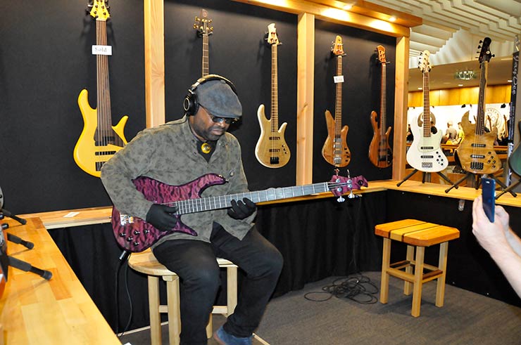 Bass Professor 3/2019 - Ausgabe 99; Bass Professor; Guitar Summit; Roland Kaschube; Lexxi Foxx; Lisa Wulff; Oliver Lang; Achim Seifert; Bert Gerecht; Guitar Summit; Marleaux; BassMuseum; Wal JG Custom; Elyra Slapcool; Jozsi Lak; Selma 6 String Multiscale; RockBoard; Jens Gears; Rolf Sander; Jens Ritter; Eyb; Alyra; Dingwall; Music Man; Yamaha; Spector; Music Store; Nature Shock; Torillo