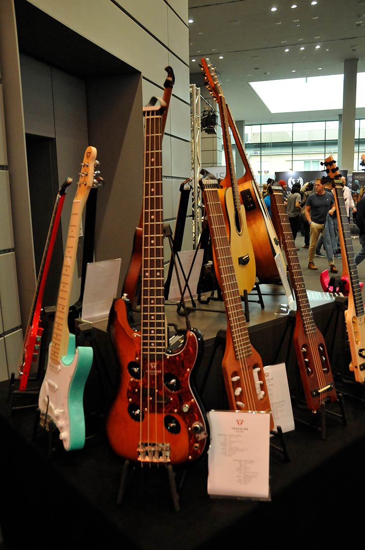 Bass Professor 3/2019 - Ausgabe 99; Bass Professor; Guitar Summit; Roland Kaschube; Lexxi Foxx; Lisa Wulff; Oliver Lang; Achim Seifert; Bert Gerecht; Guitar Summit; Marleaux; BassMuseum; Wal JG Custom; Elyra Slapcool; Jozsi Lak; Selma 6 String Multiscale; RockBoard; Jens Gears; Rolf Sander