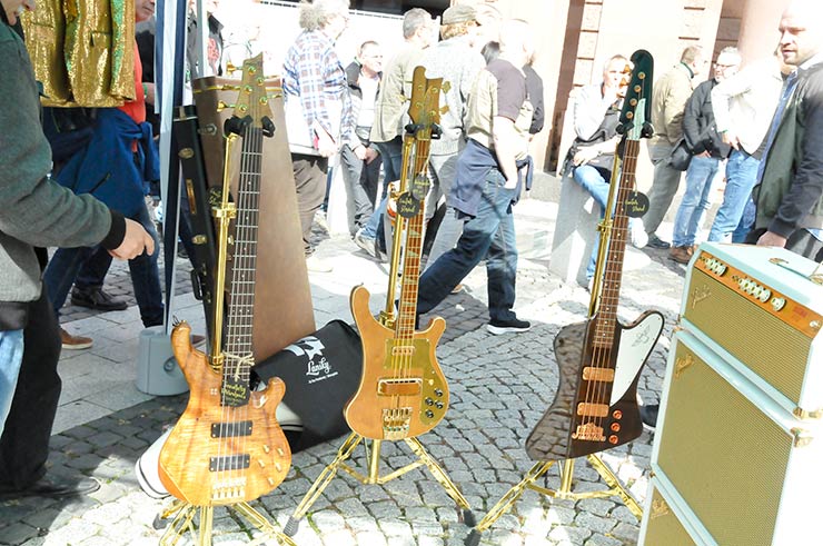 Bass Professor 3/2019 - Ausgabe 99; Bass Professor; Guitar Summit; Roland Kaschube; Lexxi Foxx; Lisa Wulff; Oliver Lang; Achim Seifert; Bert Gerecht; Guitar Summit; Marleaux; BassMuseum; Wal JG Custom; Elyra Slapcool; Jozsi Lak; Selma 6 String Multiscale; RockBoard; Jens Gears; Rolf Sander