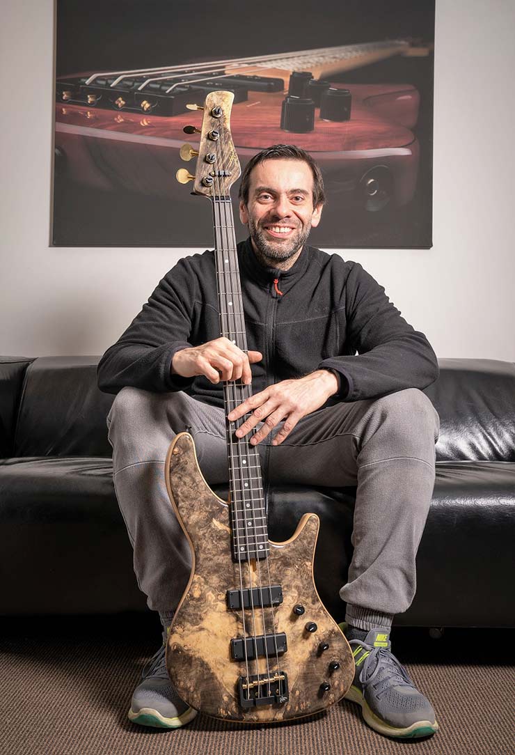 Bass Professor 4/2019, Ausgabe 100. Story: Tino Tedesco. Let’s talk about Bass: 18. Bass Professor 4/2019, Ausgabe 100. Story: Tino Tedesco. Let’s talk about Bass: 18.