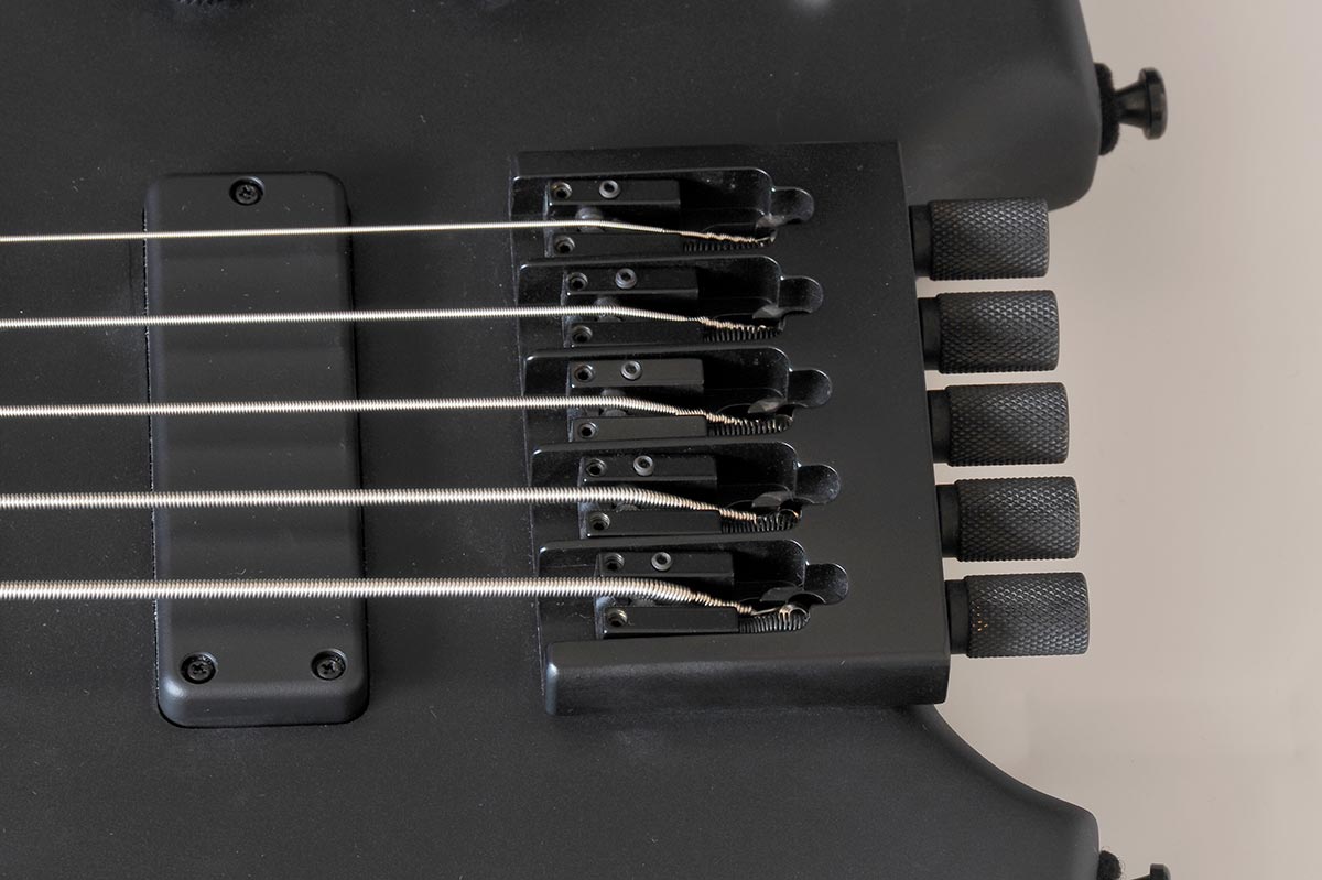 Bass Professor 1/2020, Ausgabe 101, Test: Bogart Standart IV und V