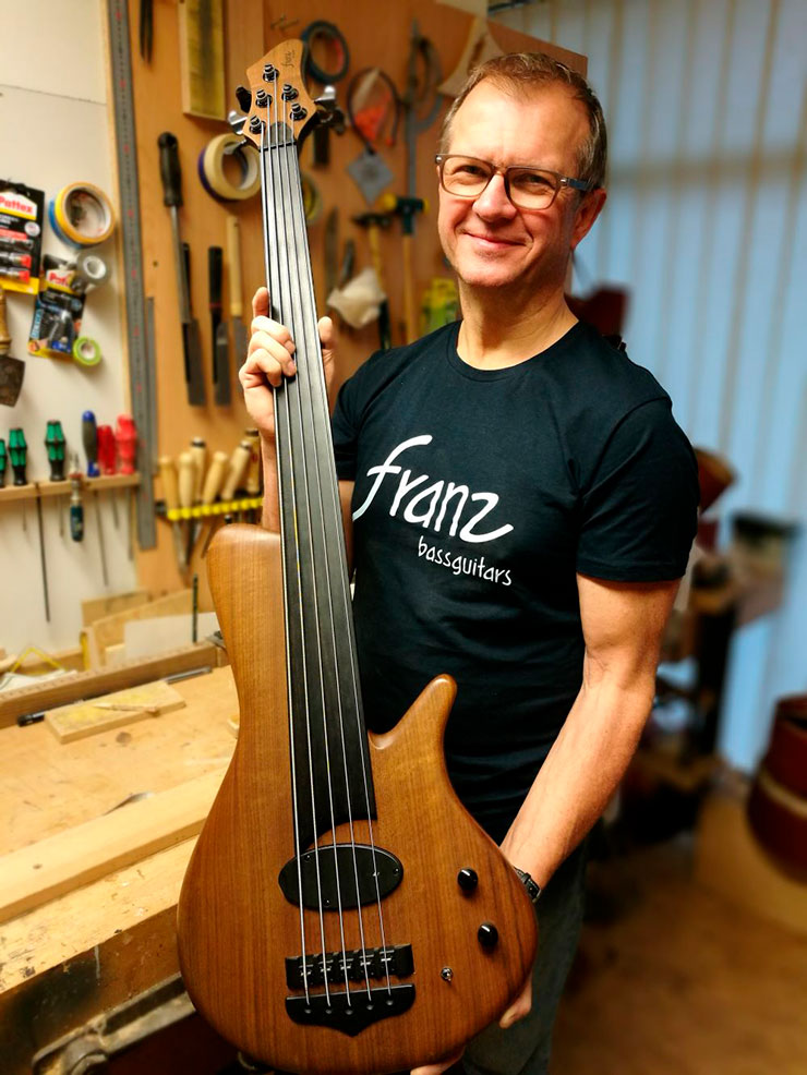 Bass Professor 2/2020, Ausgabe 102. Bassbauer im Gespräch: Xaver Tremel Franz Bassguitars