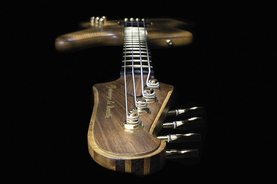 Bass Professor 2/2020, Ausgabe 102. Test: Rabenberger La Moulette Bird-Style