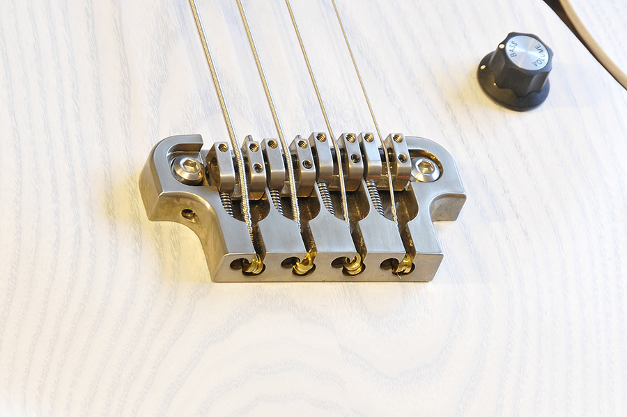 Nik Huber Rietbergen Bass