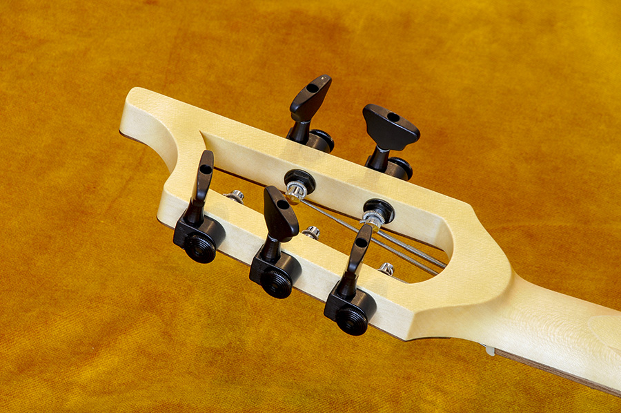 Bass professor 1/202. Test: Ulrich Bass Design Saulus 5 Walnut
