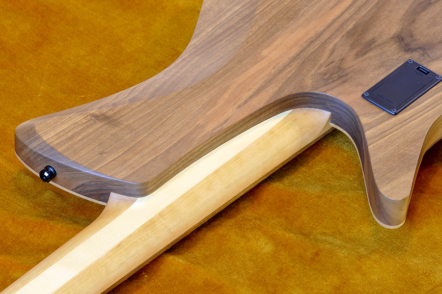 Bass professor 1/202. Test: Ulrich Bass Design Saulus 5 Walnut