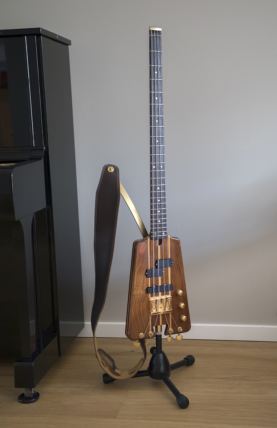 Bass Professor 2/2021, Ausgabe 105, Bass Museum: Nobby Meidel Bass