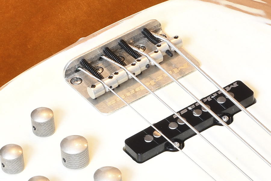 Bass Professor 2/2021, Test: Markbass JP White Battered 4 VG RW