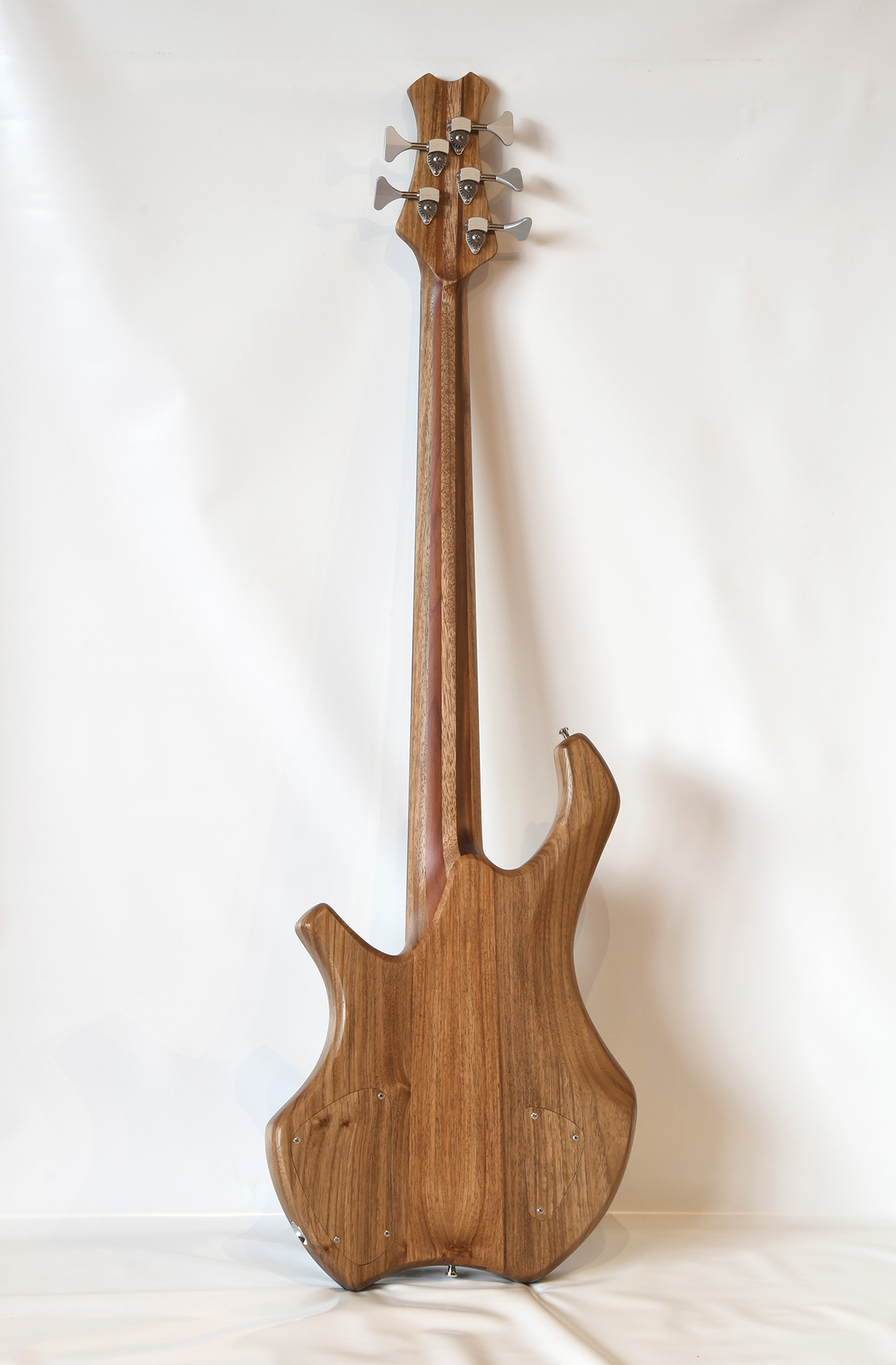 Bass Professor 2/2022, Test: Magnus Guitars Penta-Head 5