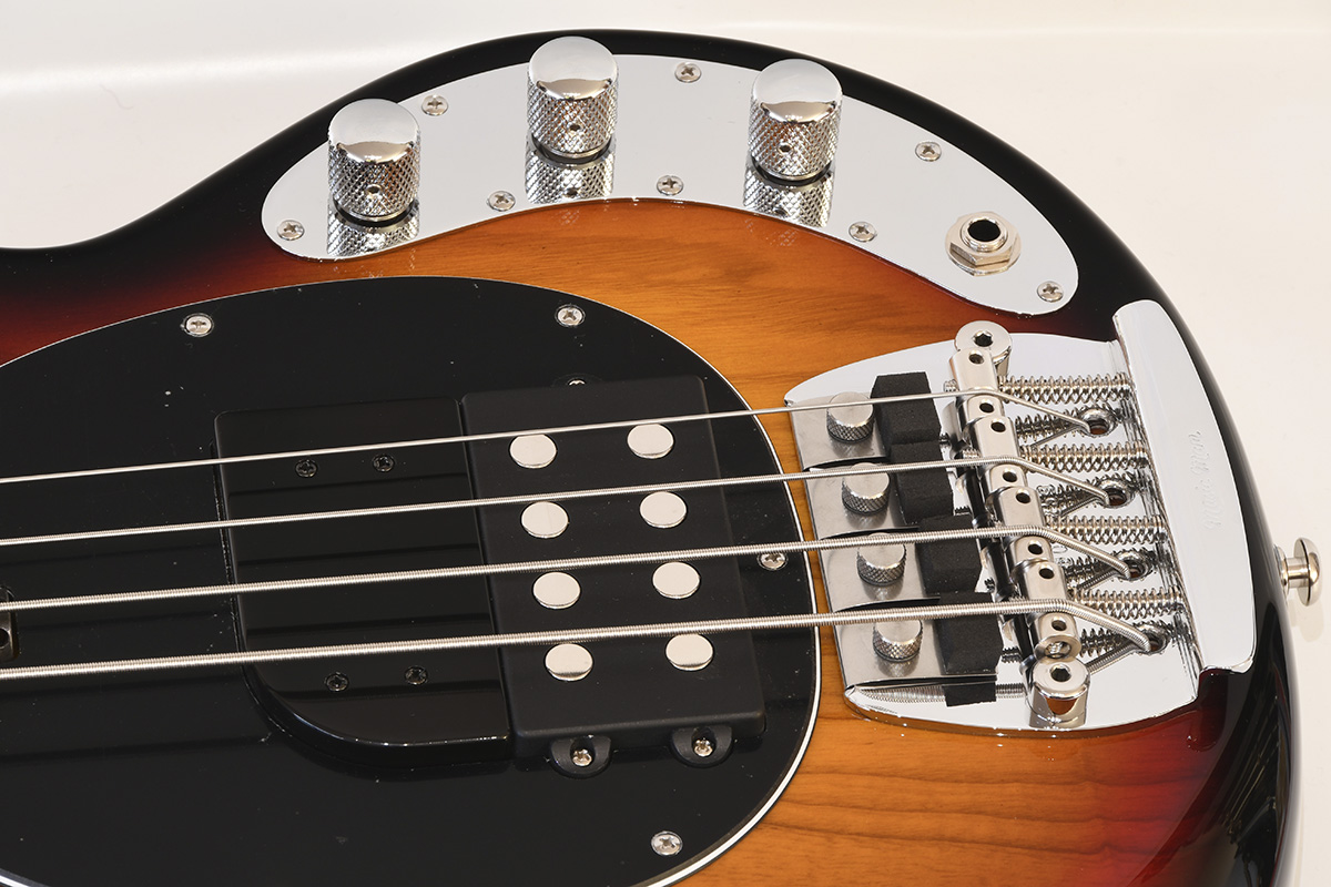 Bass Professor 2/2022, Test: Music Man Stingray Tim Commerford Signature Short Scale Bass passiv