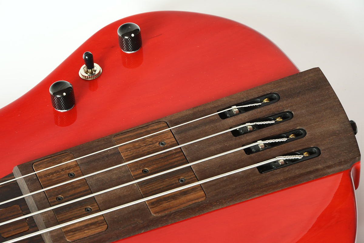 Test: Elyra Guitars SC4 4-Saiter